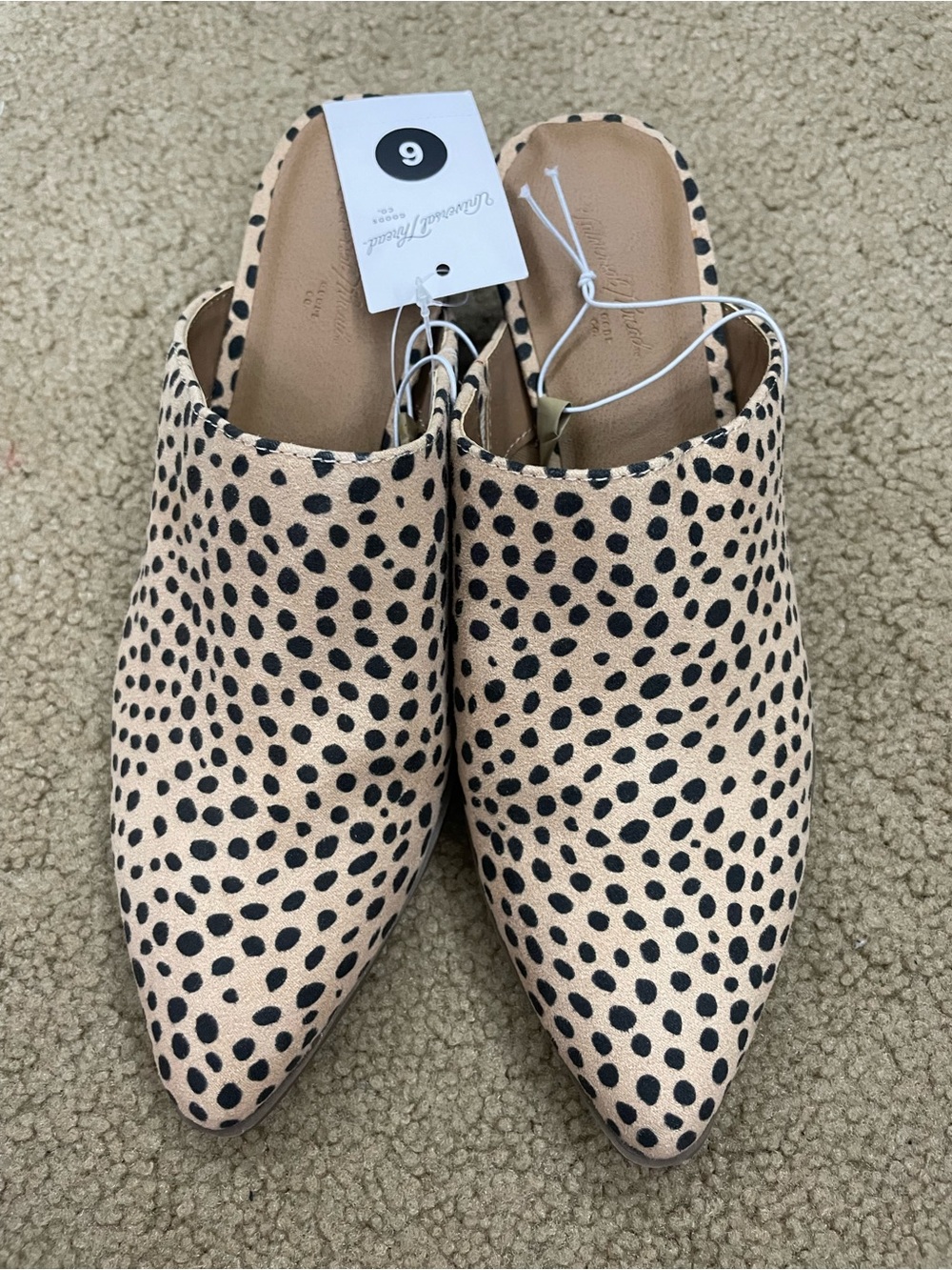 Women’s Universal thread Pointed Mule Slides Heel in Beige with Black Spots SZ 6